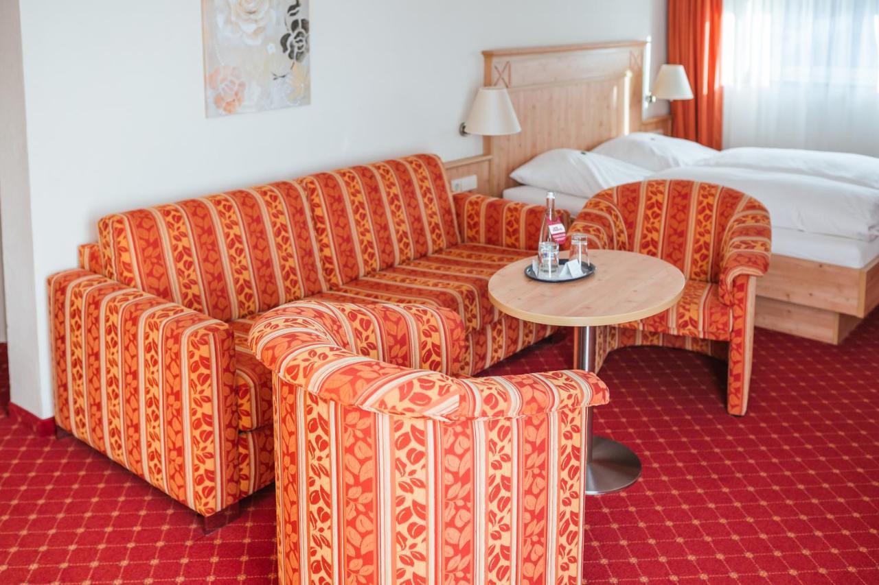 Hotel Waldeck Mit Restaurant "Florian'S" เฟลด์แบร์ก ภายนอก รูปภาพ