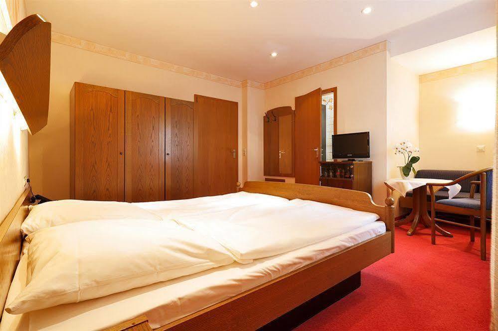 Hotel Waldeck Mit Restaurant "Florian'S" เฟลด์แบร์ก ภายนอก รูปภาพ