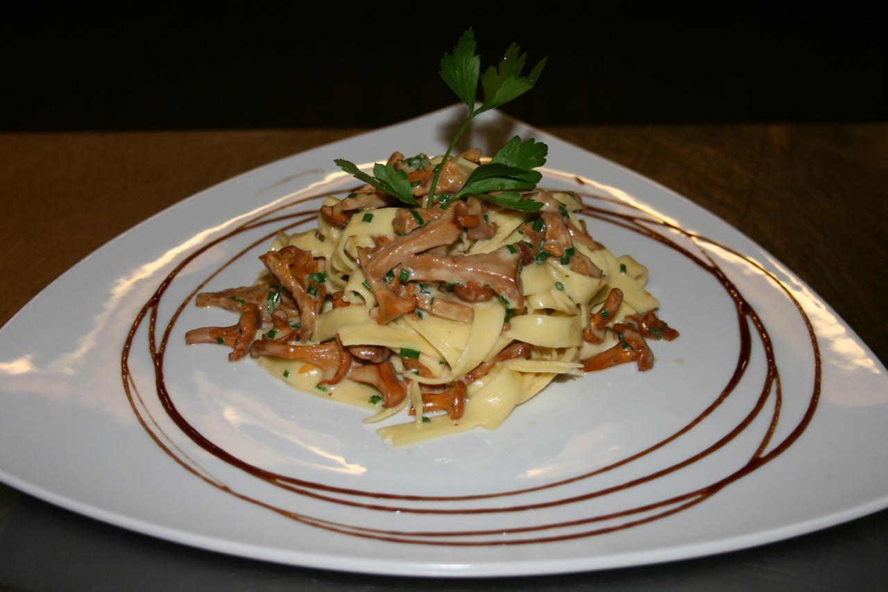Hotel Waldeck Mit Restaurant "Florian'S" เฟลด์แบร์ก ภายนอก รูปภาพ